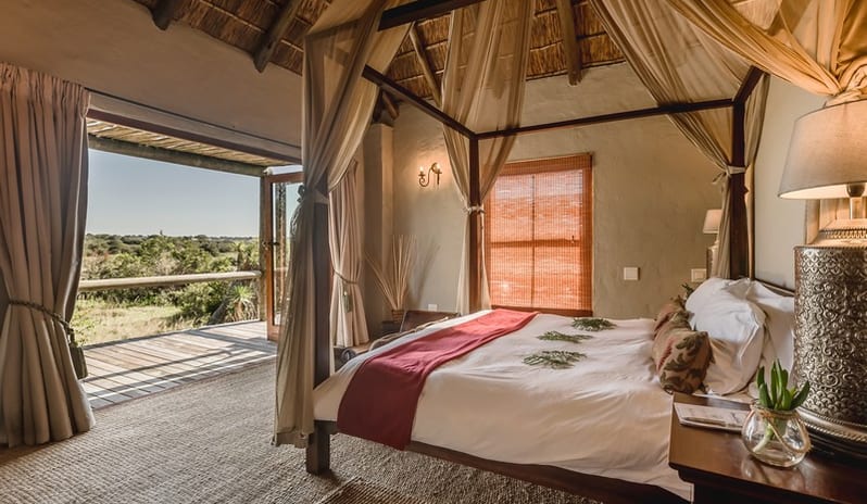 AMAKHALA HLOSI GAME LODGE - FAMILY SUITE MAIN BEDROOM
